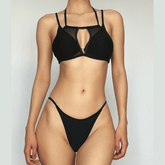 Einfarbiger Bikini mit Neckholder und ausgehöhltem Netzstoff zum Selbstbinden